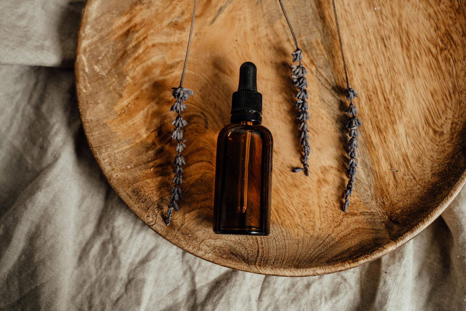 What Are Facial Night Oils, And How Do You Use Them?